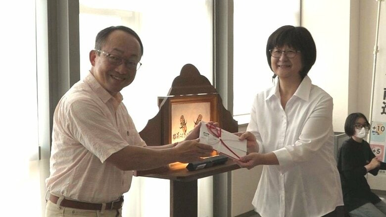 「紙芝居の町」目指し児童施設などに紙芝居セット寄贈 “かこさとし”の出身地・越前市の社協が取り組み進める【福井】|FNNプライムオンライン