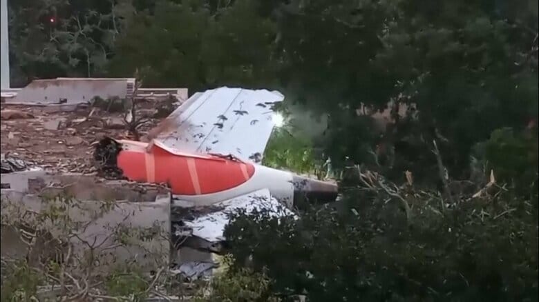 乗客乗員242人のうち1人生存…インド旅客機墜落　墜落時に大学宿舎に激突し学生5人死亡　機体は事故2日前に羽田空港とインド・デリー往復便に使用も｜FNNプライムオンライン