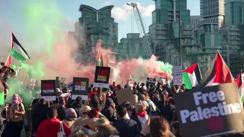 パレスチナを支持するデモ行進（ロンドン・11月11日）