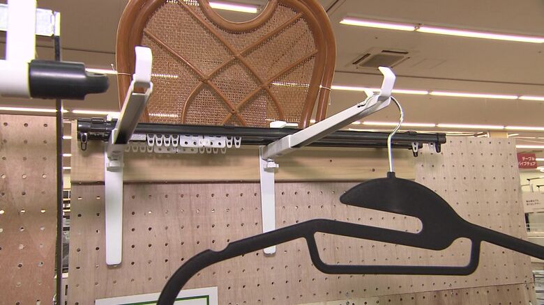 カーテンレールにセットするだけ