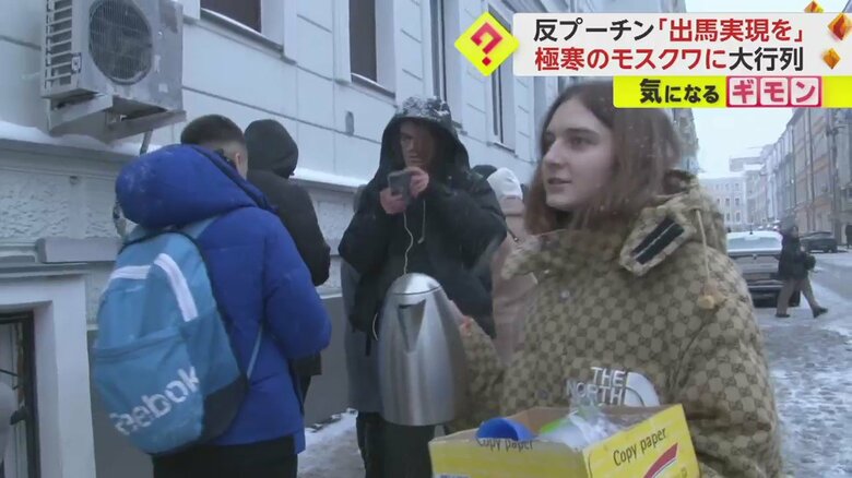 温かい飲み物を提供するボランティア