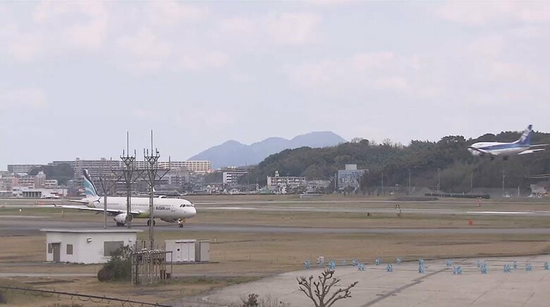 住宅に囲まれている福岡空港