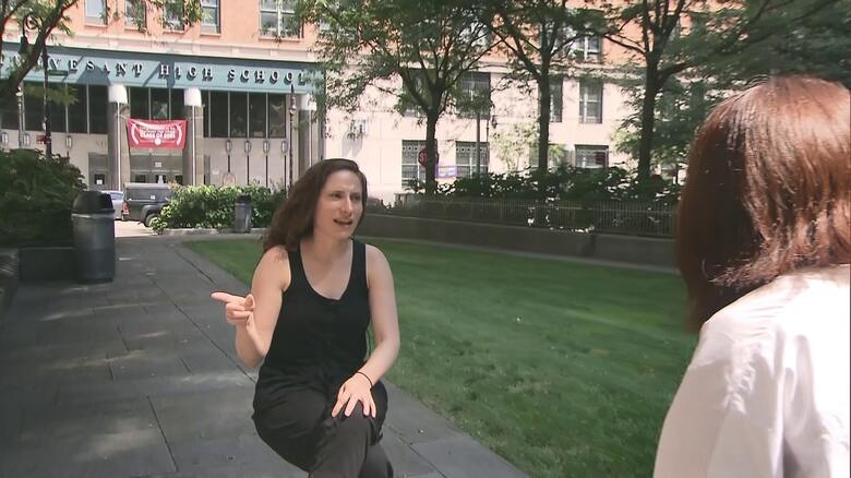 「学校を早く再開すべきではなかった」と訴えるライラさん