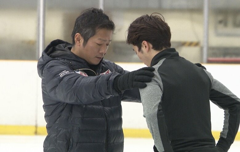 負の感情を平池コーチにぶつけ、練習に向き合えるようになったと話す友野（2025年11月）