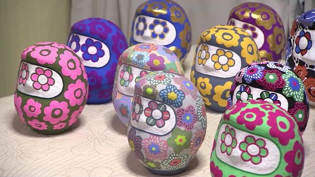 カラフルなだるまがお出迎え