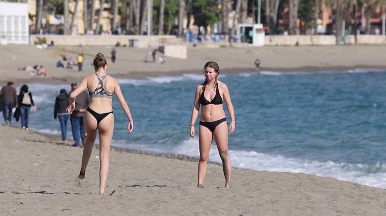 1月に海水浴を楽しむ人まで（スペイン）