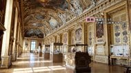 「日曜に強盗するな」強盗被害のパリ・ルーブル美術館は臨時休館 わずか数分の間に犯行…貨物用リフトで2階窓から侵入