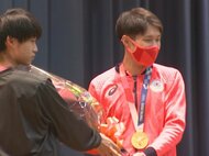 東京五輪フェンシングで金…山田優選手が母校の県立高校に凱旋「地元の支え感じて一生懸命頑張った」