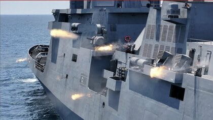 「17世紀の海賊船スタイル」北朝鮮最新の戦略兵器搭載駆逐艦　側面に大砲を並べたような強力な機関銃がズラリ
