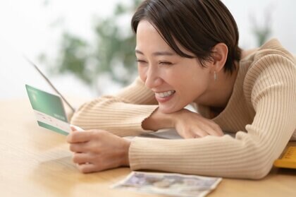 “なんとなく節約”層より“戦略的贅沢”層の生活満足度は3.3倍、安物買いで7割が後悔。長引く値上げで「節約＝我慢」は終焉へ