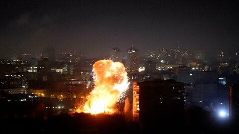 ロシアがキーウに大規模攻撃6人死亡し子ども含む35人負傷　アゼルバイジャン大使館も被害　双方の“インフラ攻撃”応酬続く