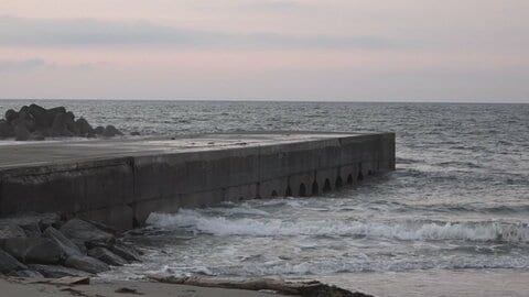 富山・八重津浜で海水浴の男子中学生(13)が死亡　5人グループで訪れ「友達が溺れている」と通報　消防が海中で救助も搬送先の病院で死亡確認