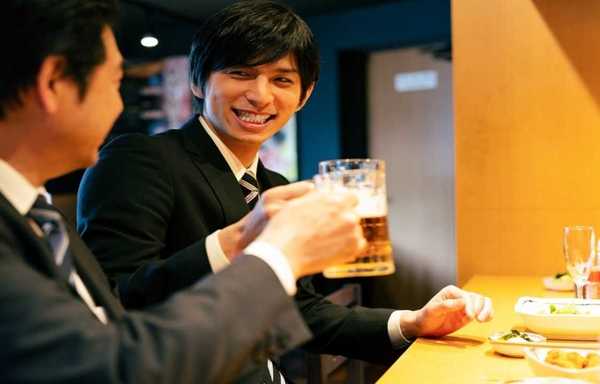 飲みニケーション を代の過半数が 役立つ と回答 意外な結果のワケ