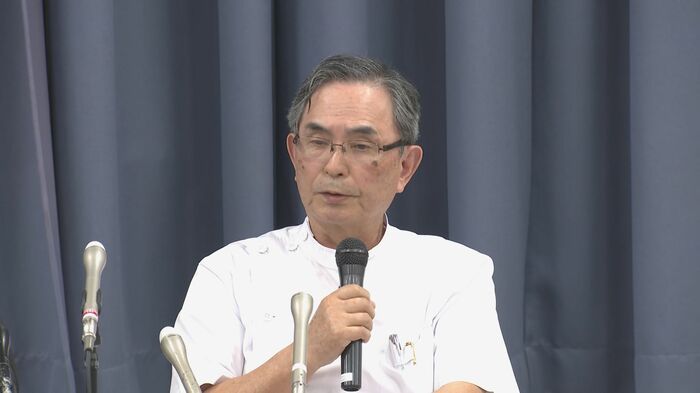 会見する福岡和白病院 富永隆治院長 (6日)