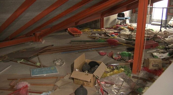 避難した屋上の部屋