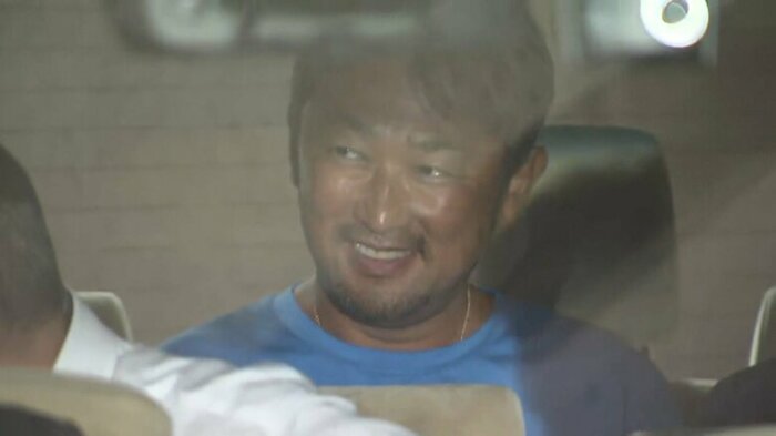 今年2月、綾野剛さんやジュエリーデザイナーの福谷公男さんをSNSで「刑事告訴したことを許さない」と脅した疑い