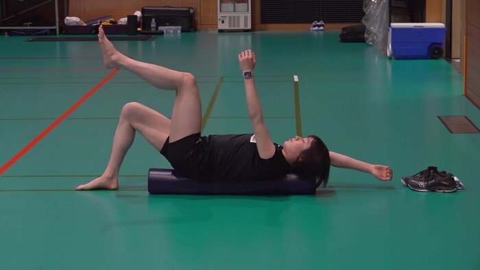 練習する体育館に一番乗りして体幹を鍛える石川