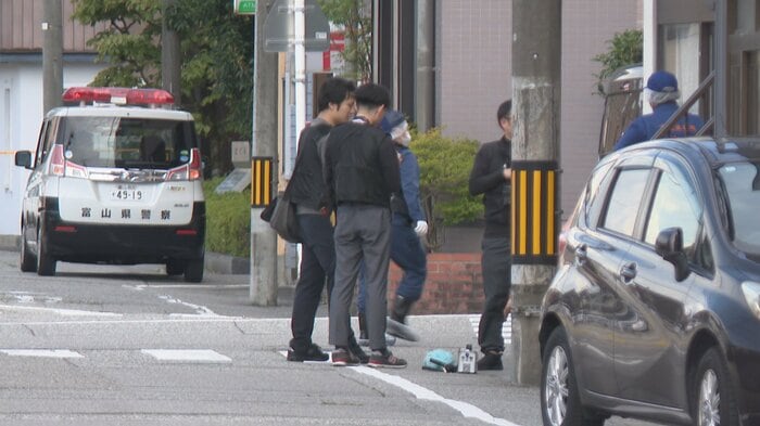 事件現場の富山市芝園町（16日）
