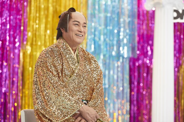 インタビューで微笑む松平さん
