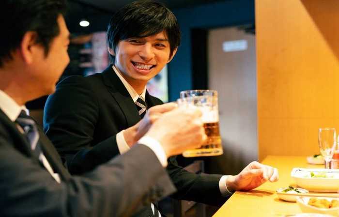 “飲みニケーション”を20代の過半数が「役立つ」と回答…意外な結果のワケ