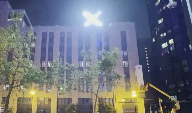 「Ｘ」の看板を無許可設置で罰金　「Twitter」の名称変更で｜FNNプライムオンライン