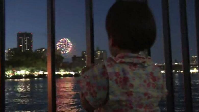 天神祭クライマックス「夜空彩る3000発の花火」川には100隻の船行き交う「船渡御」｜FNNプライムオンライン