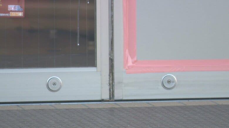 【地震泥棒を約1か月後に逮捕】「店員も避難しているだろうと思った」津波注意報で臨時休業中の元勤め先のコンビニに侵入_現金約38万円など盗んだ疑いで51歳男を逮捕〈北海道函館市〉｜FNNプライムオンライン