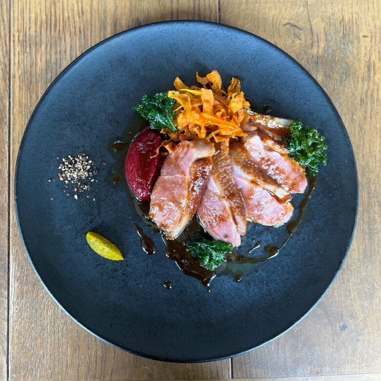 古民家の雰囲気で味わう創作フレンチ…前菜からメイン 夜パフェまで ナチュールワイン楽しめる大人カジュアルな店｜FNNプライムオンライン