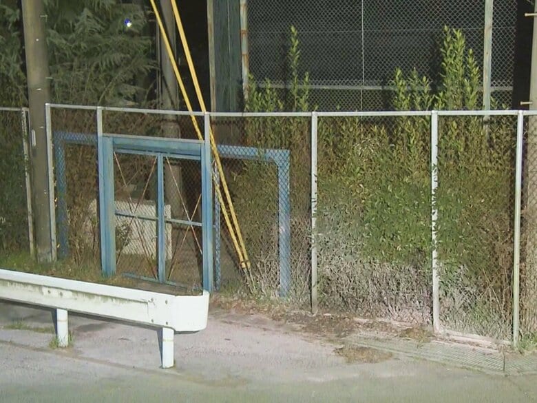 中学校近くで連続放火の可能性…200mほど離れた路上2カ所で落ち葉等燃える不審火 いずれの現場も火の気なし｜FNNプライムオンライン