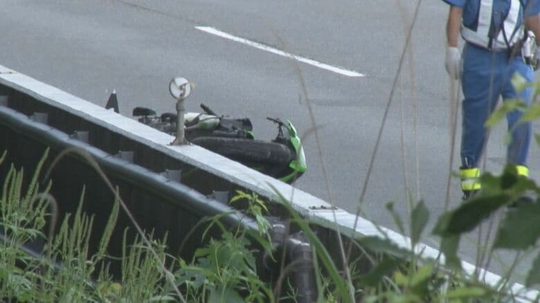中央道で大型バイクと車が衝突　バイクの60代男性が意識不明の状態　現場は岡谷JCT付近｜FNNプライムオンライン