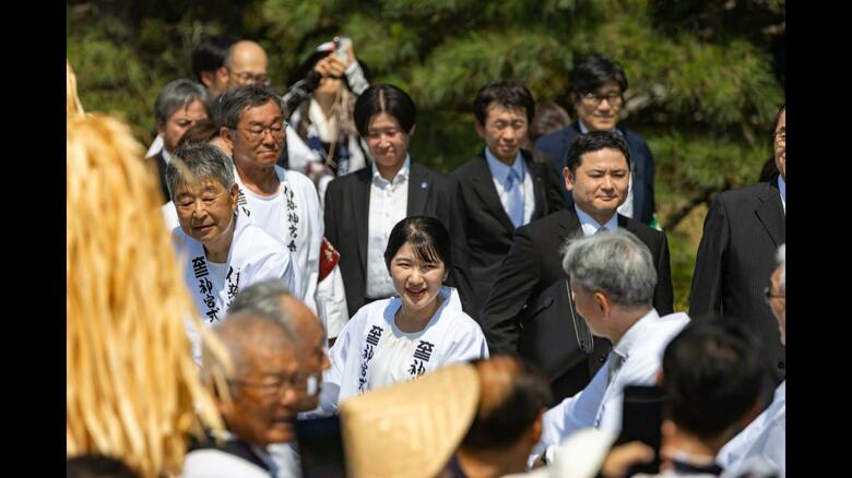 お木曳に参加される愛子さま（提供：三重県）