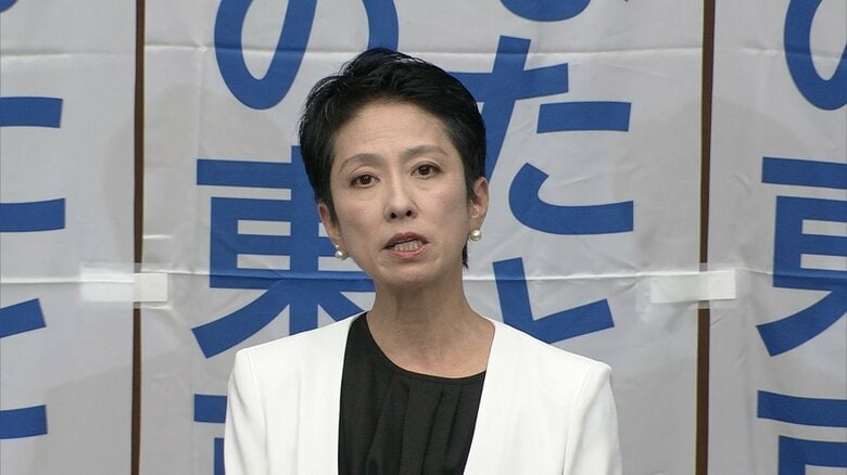 小池氏の3期目が当選確実となった後の蓮舫氏の様子…目には涙？（7日午後8時過ぎ）