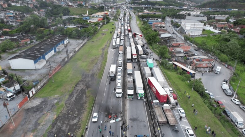 ボルソナロ派のトラック運転手らによる道路封鎖