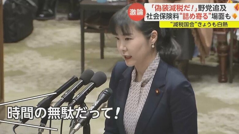 戸惑いながら答弁に立つ加藤少子化相