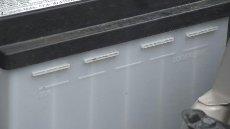 〈バッテリー〉膨らんでいないか確認を