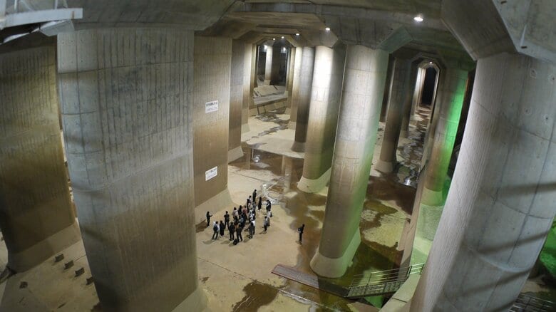見学の様子※画像はコロナ禍前のもの(画像提供：国土交通省江戸川河川事務所)