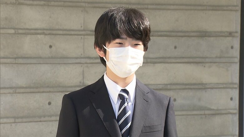 スーツ姿で入学式に臨まれた悠仁さま