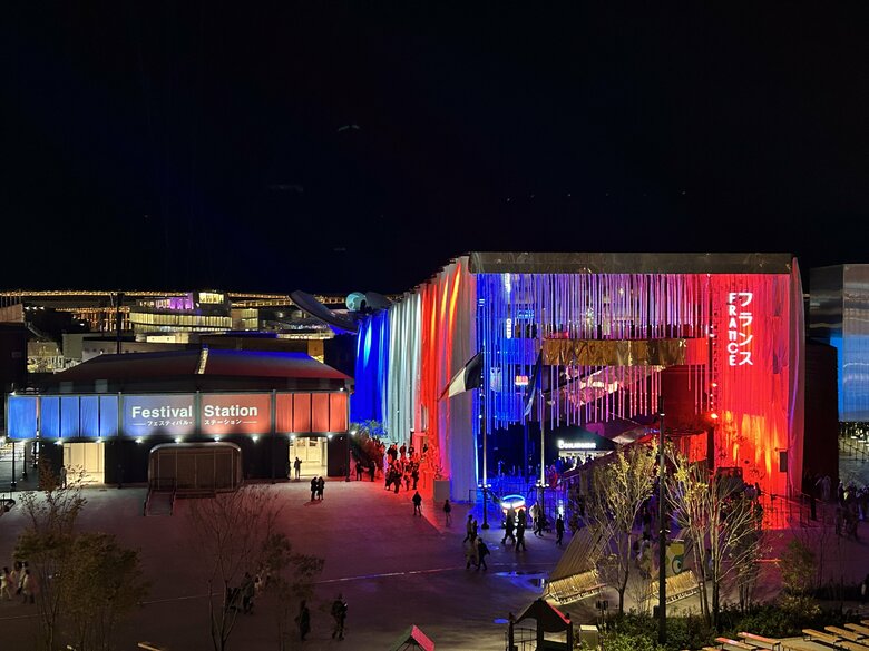 リングとの夜景共演