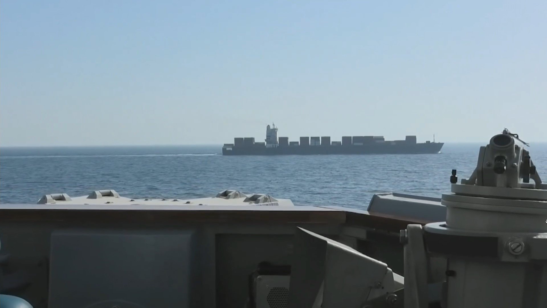アメリカ軍が「海上封鎖」開始以降初の実力行使 封鎖突破を試みた 