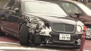 事故起こしたベントレーの運転手は逃走　信号待ちの車列に追突、トラックなど7台絡む玉突き事故に　東京・八王子市
