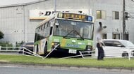 都営バスとトレーラーが交差点で衝突　乗客など計7人けが　東京・江東区
