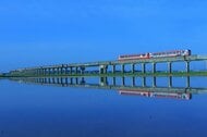 列車が田んぼの水面に映る“この時期だけ”の風景が美しい…見られるのはいつ頃まで？鹿島臨海鉄道に聞いた
