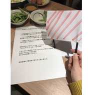 テーブルに「手作りの旗」…飲食店がおこなった聴覚障害者への“優しい気づき”に胸熱
