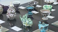 古代ペルシャの技法“ラスター彩”で制作…陶芸家・加藤幸兵衛さんの作品展 鉢や水差し等25点展示