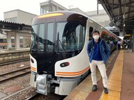 「これ電車？」静かな乗り心地　“ディーゼルだけど電車” 発電しながら走る「ハイブリッド特急」【大阪発】