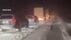 強いふぶきの中、数十台が車内で一夜明かす…雪でスタック相次ぎ立ち…