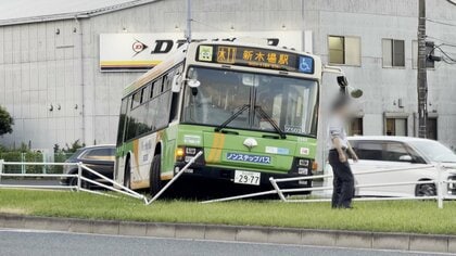 都営バスとトレーラーが交差点で衝突　乗客など計7人けが　東京・江東区