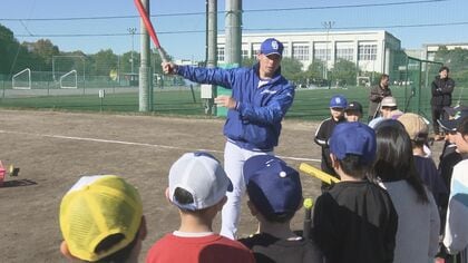 堂上剛裕さんらが指導…元ドラゴンズの選手による野球教室 初心者の小学生約60人が参加 愛知県犬山市