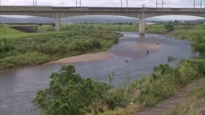 小矢部川に身元不明の男性遺体 釣り人か 年齢50～70代腰には「びく」と「タモ網」