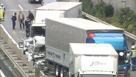 圏央道で大型トラックや乗用車など5台の玉突き事故…2人死亡・3人けが　トラック運転の男を現行犯逮捕　埼玉・入間市